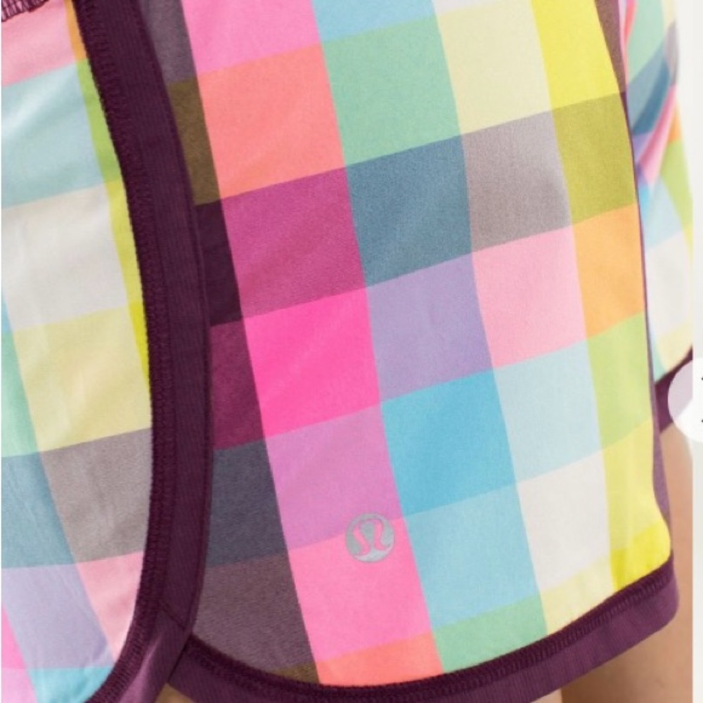 Lululemon Women’s Groovy Run Shorts Plaid Multicolor Size M - Picture 14 of 15